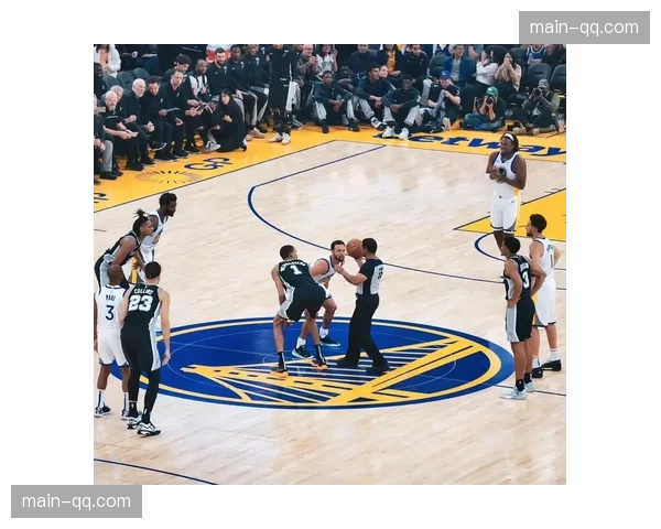 爱德华兹谈与文班亚马跳球称裁判抛球偏向他那边需要帮助 爱德华兹谈与文班亚马跳球称裁判抛球偏向他那边需要帮助